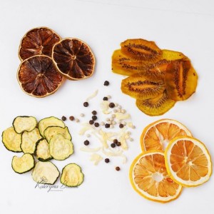 Boténicos y frutas deshidratadas para gin tonic